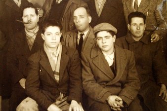 Floccari Mario (in basso a sinistra) all'età di 15 anni a Genova anni 50