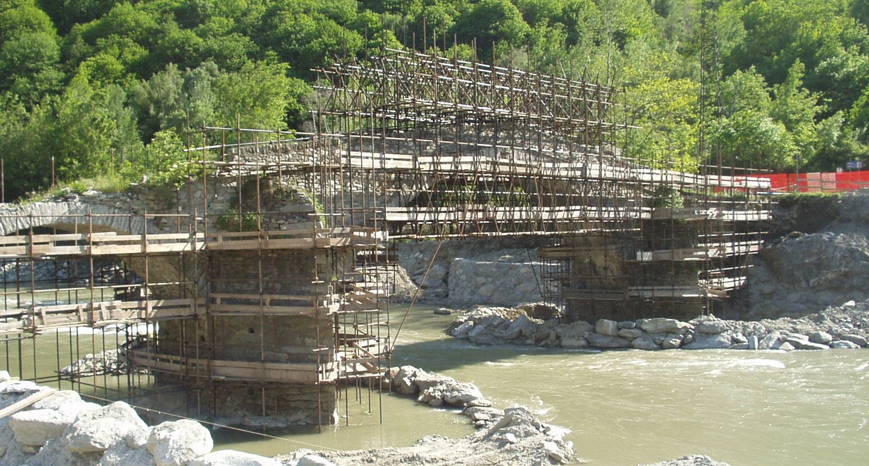 Restauro Ponte di Echallod nel Comune di Arnad